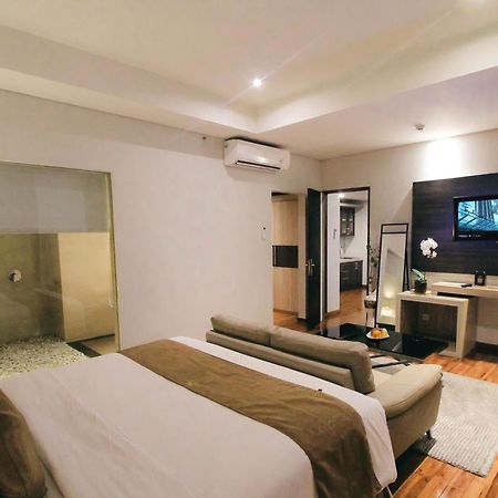 Crystal Lotus Hotel Yogyakarta Exterior photo