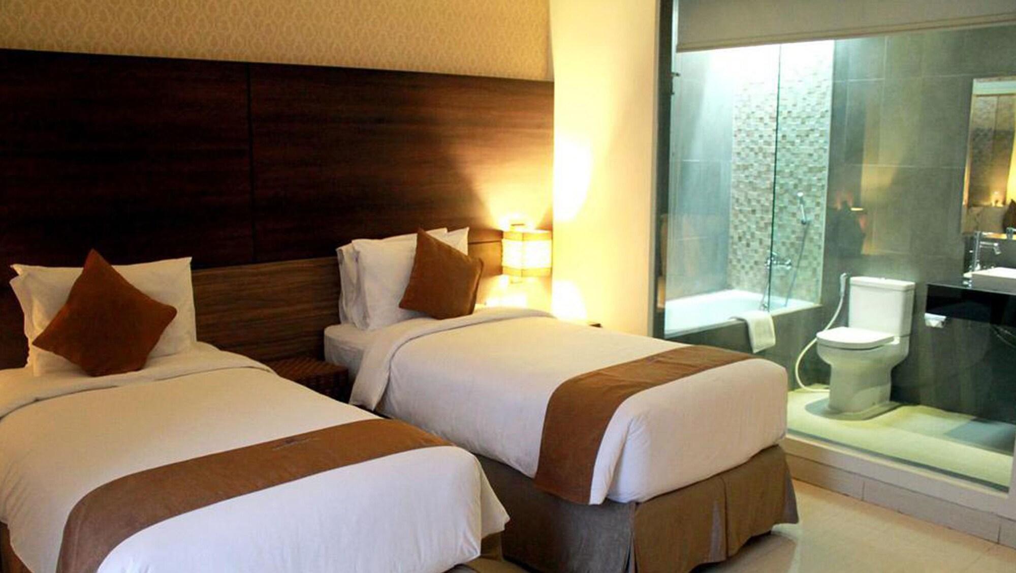 Crystal Lotus Hotel Yogyakarta Exterior photo