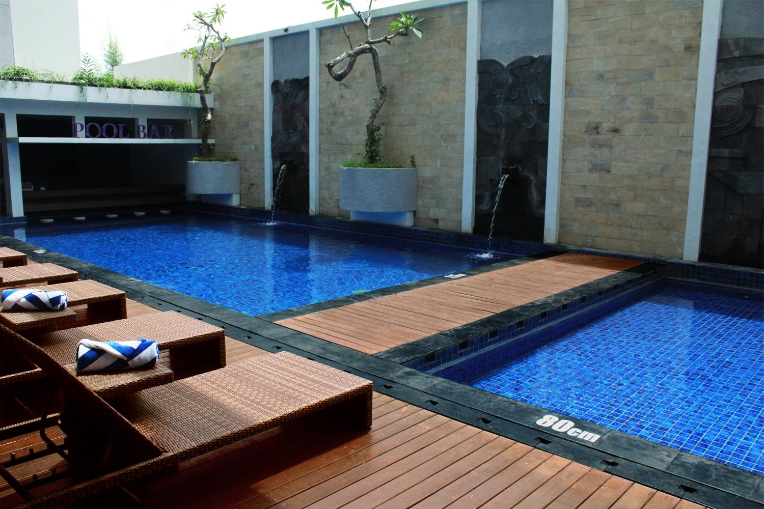 Crystal Lotus Hotel Yogyakarta Exterior photo