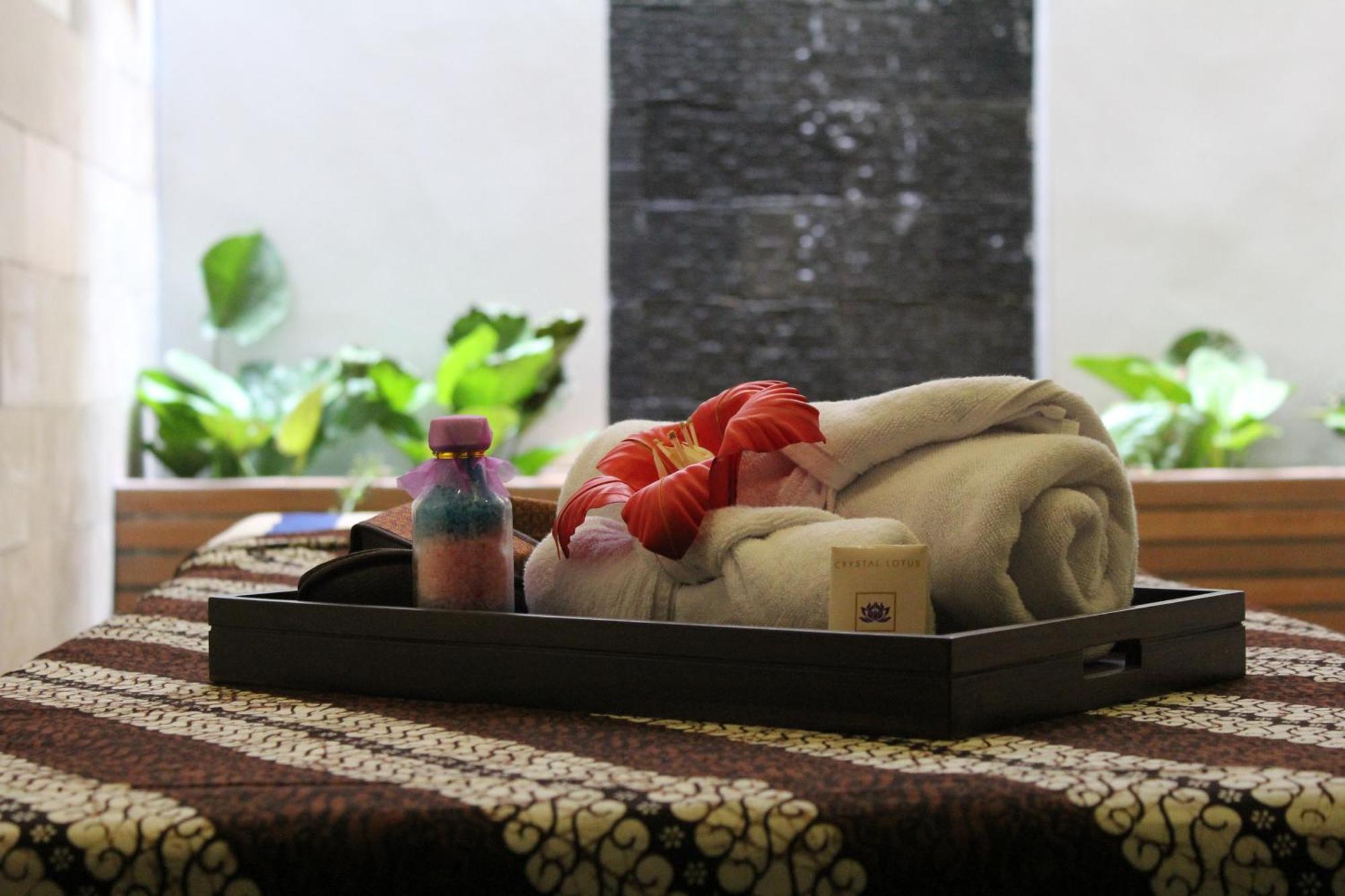 Crystal Lotus Hotel Yogyakarta Exterior photo