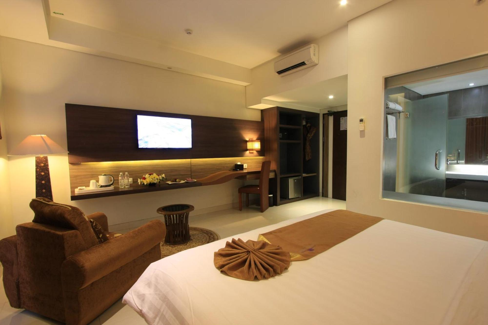 Crystal Lotus Hotel Yogyakarta Room photo