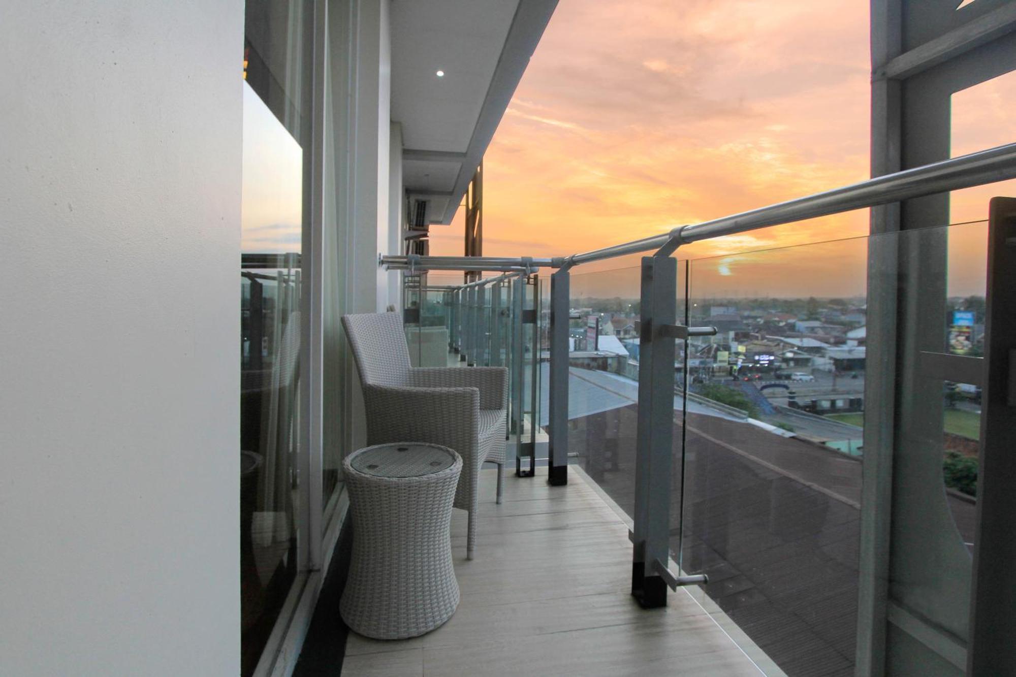 Crystal Lotus Hotel Yogyakarta Exterior photo