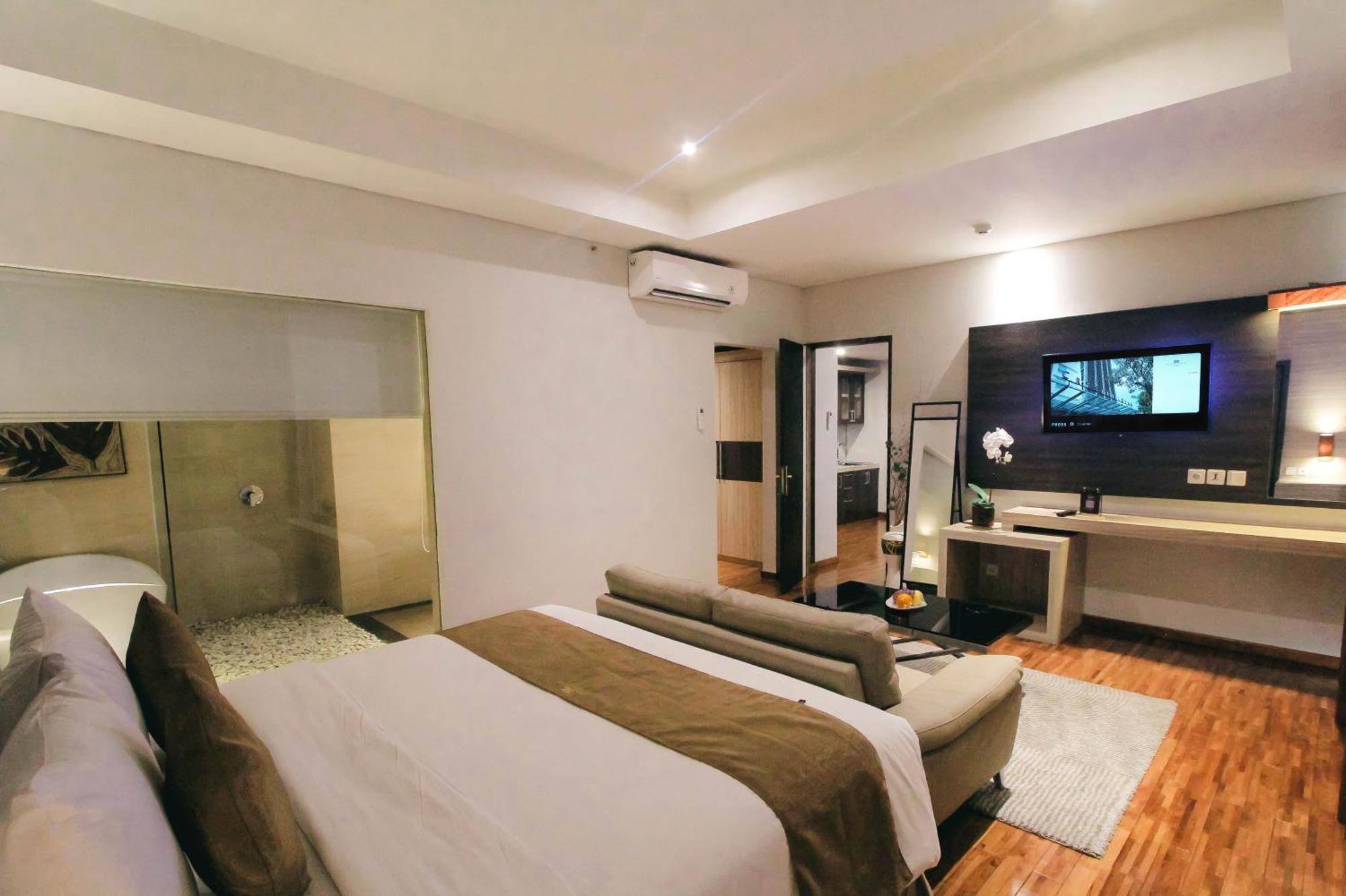Crystal Lotus Hotel Yogyakarta Exterior photo