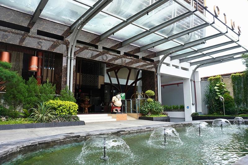 Crystal Lotus Hotel Yogyakarta Exterior photo
